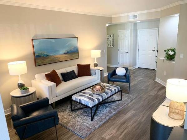 Live Minutes from BART-Spacious 1 BR with Resort-Style Pools