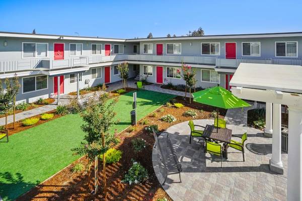 Plush Carpeting, Fully Equipped Kitchen, Wood-Style Flooring