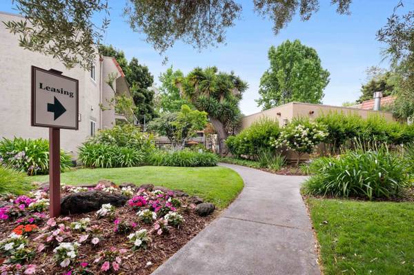 Gated Community, Patio/Balcony, On-Site Maintenance