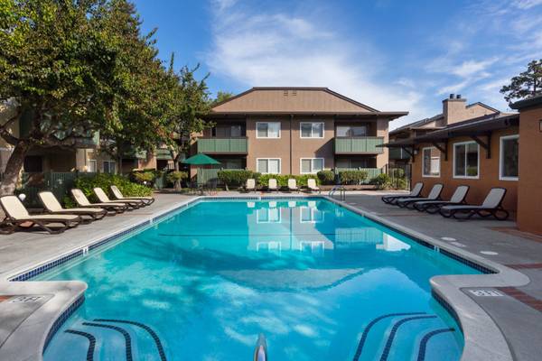 1/bd, Located in Hayward, Rose garden