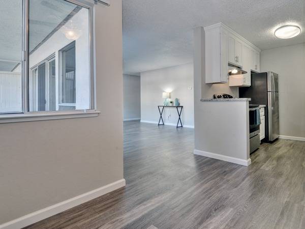 Ideal 2BR apt with Stainless Kitchen, Spacious plan, Generous closets