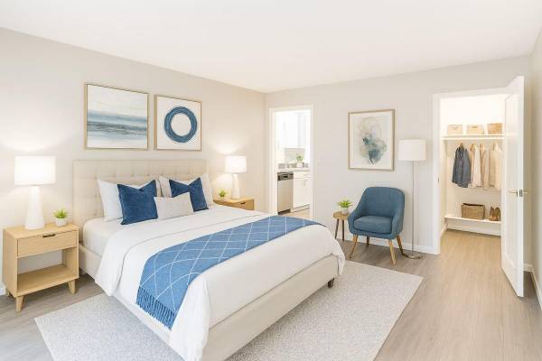 Peaceful 2 BR Retreat with Pool Access in Heart of Concord