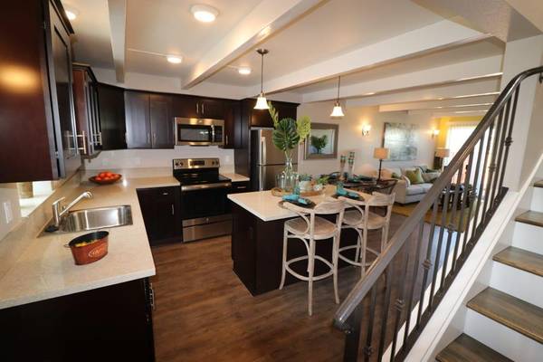 Sundeck Bliss! 1 BR w/ In-Home Laundry & Covered Parking