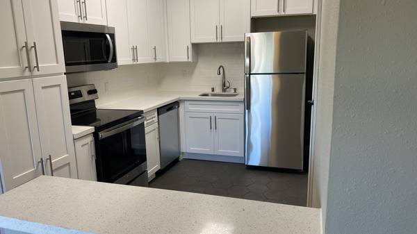 Cozy, Modern Studio in the Heart of Piedmont Ave - Available Now