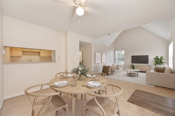 🌿 Beautiful 2BR Near Downtown Napa 🚶 Pool + Gym!
