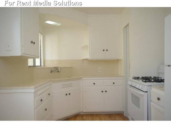 Uncovered Parking, Ceiling Fans, Private Garages